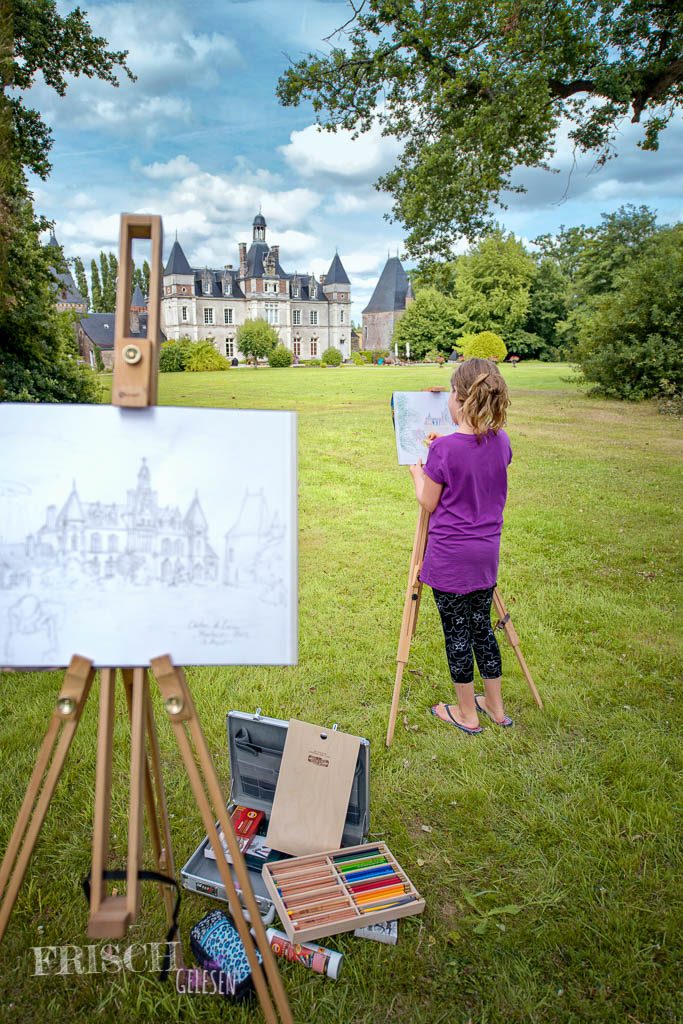 Auch eine schöne Beschäftigung im Sommer: Malen mit Staffelei. Das hier ist wieder in Frankreich und wir haben in diesem Schloss gewohnt.